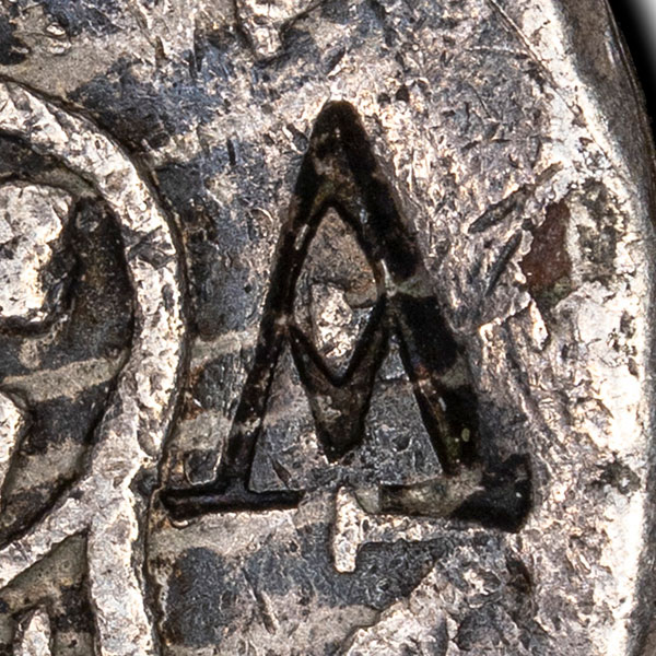 A - Latin-letter chopmark - The seal-script and Liushutong (六書通) forms of 今 (jīn, 'now, the present') can look much like a Latin capital A, so a mark read as A might actually be a seal-style 今.