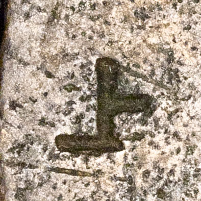 上 - shàng - above, up, top