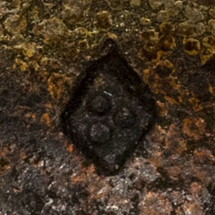 Small symbol chop, diamond with 3 dots