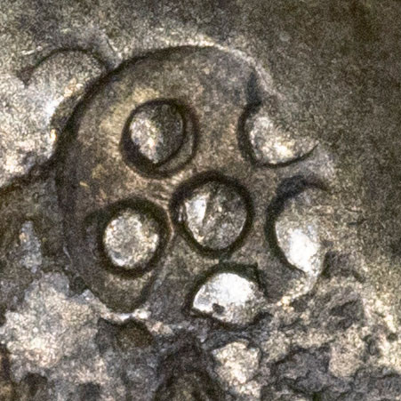 6 dots in a circle