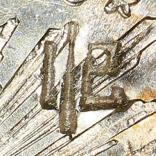 Similar to 忋 - gǎi - to rely on, look up to